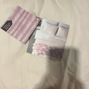 Elegant Pink Bedding Set